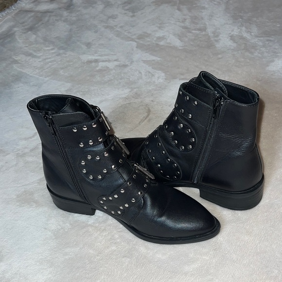 Steven New York Women’s Leather Edgy Black ⚫️ Bold Buckle Side Zipper SZ 6.5 💋 - Picture 8 of 13